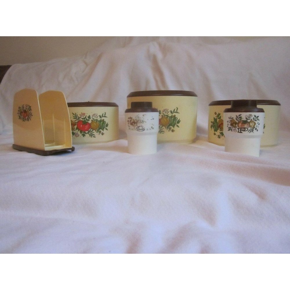 Vintage Sterilite Canisters No. 840 Set w Salt & P